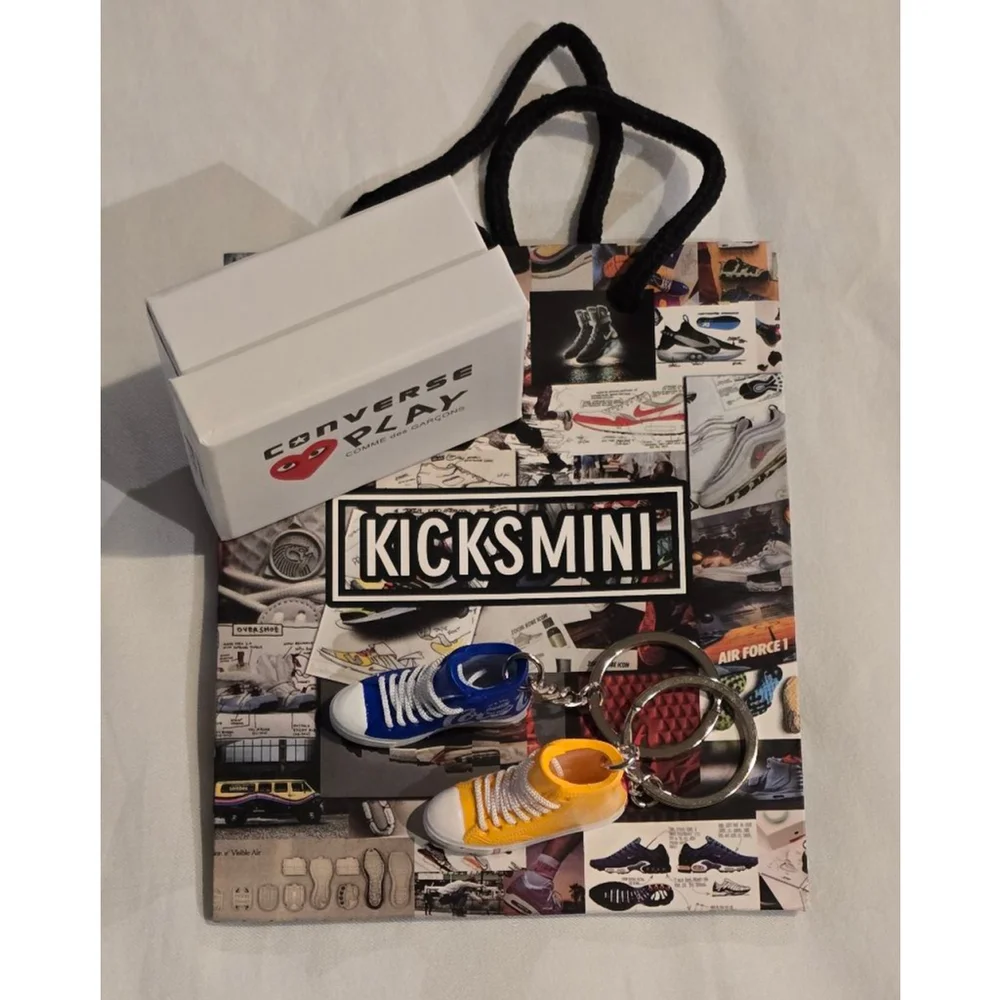 Unisex Sneaker Keychain Set with Box and Bag One Size Yellow Blue